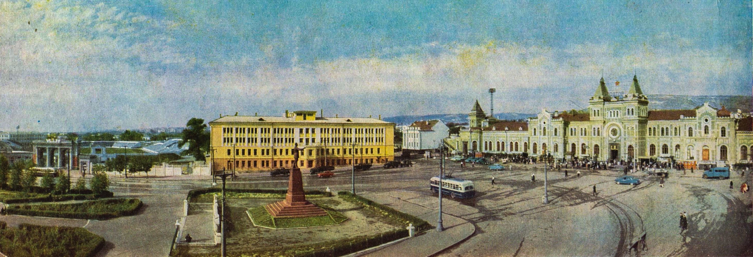 Вокзальная площадь Саратов
